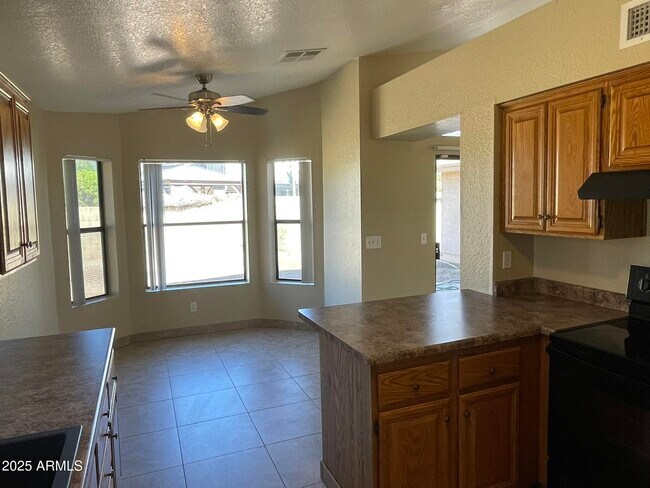 Building Photo - 6502 W Paradise Ln