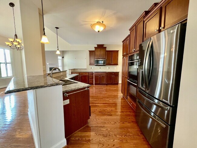 Building Photo - 4 Bed, 2 Bath Nest With Pool In Mariner's Pointe