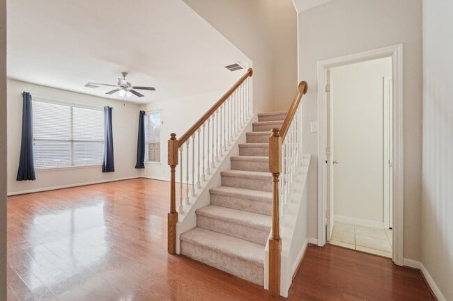 Building Photo - 29650 Legends Green Dr