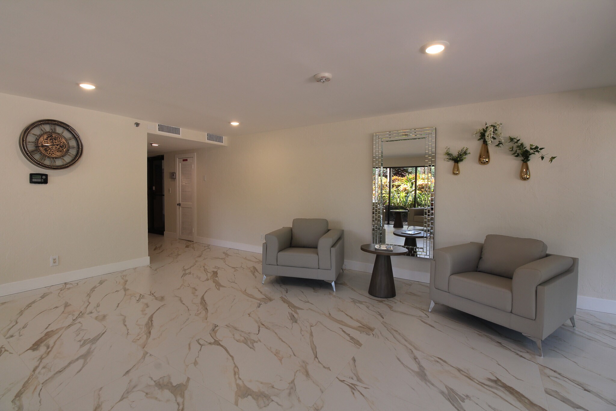 Building Photo - 6562 Boca del Mar Dr