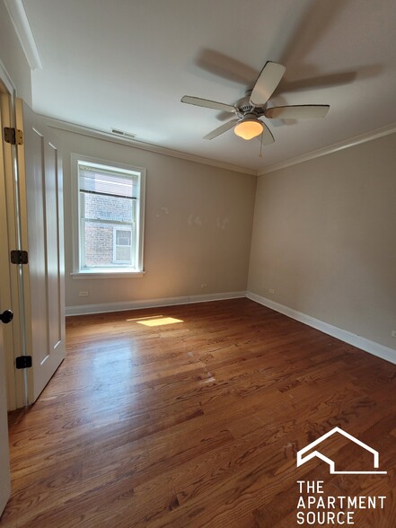 Building Photo - 2704 W Ainslie St