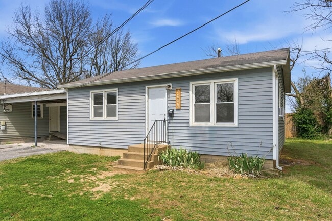 Building Photo - 1 Bedroom | 1 Bathroom | House with Carport | Located on a Quiet Street| Lawn Care and Trash Incl...