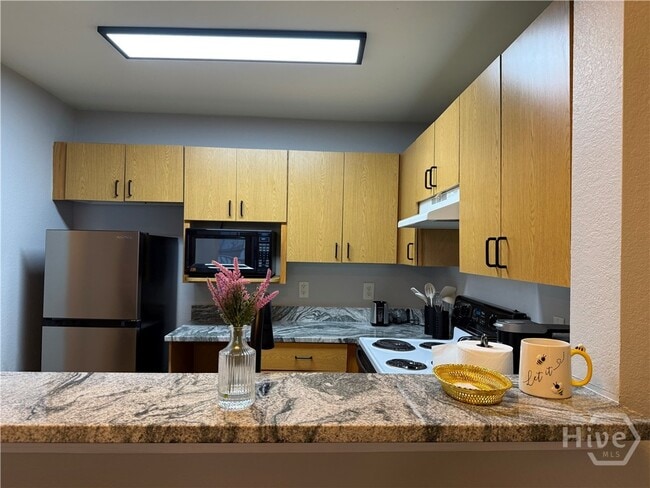 Building Photo - 211 North Ave