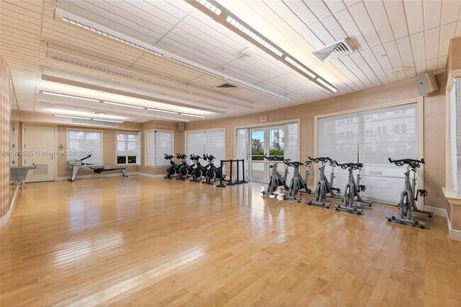 Building Photo - 19900 E Country Club Dr