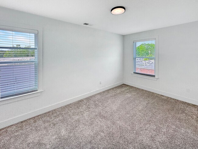 Building Photo - Newer Construction Meets Historic Cooper Young Charm • 5bd / 3ba