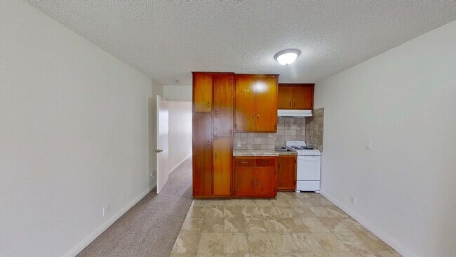 Building Photo - 11014 Paloma Ave