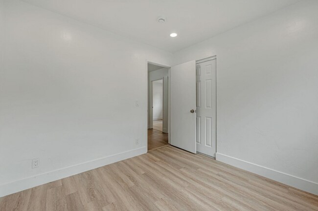 Building Photo - 6046 Reo Pl