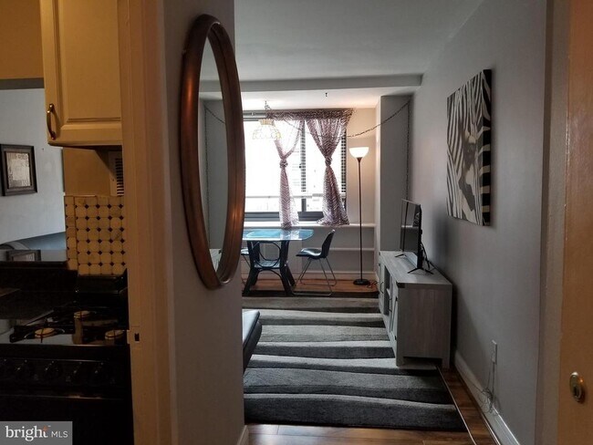 Building Photo - 1021 Arlington Blvd