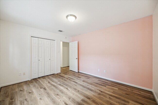 Building Photo - 5423 Bent Bough Ln