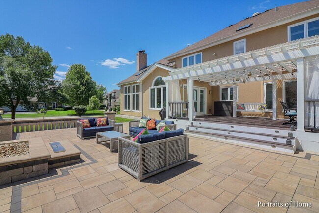 Building Photo - BEAUTIFUL HOUSE- 4 bedroom, 3.5 bath 2 sto...