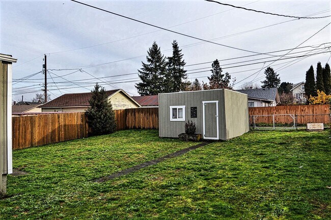 Building Photo - Spacious South Tacoma Home with Modern Updates & Fenced Yard