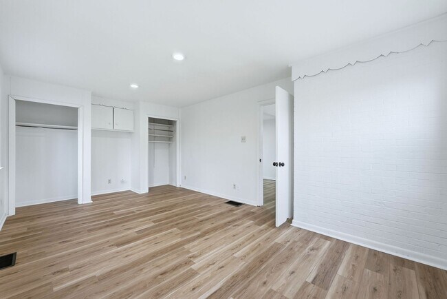 Building Photo - Freshly Updated 3BR Home with Garage & Carport