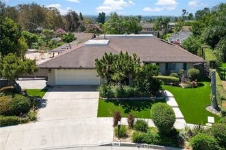 Building Photo - 1800 Yermo Pl