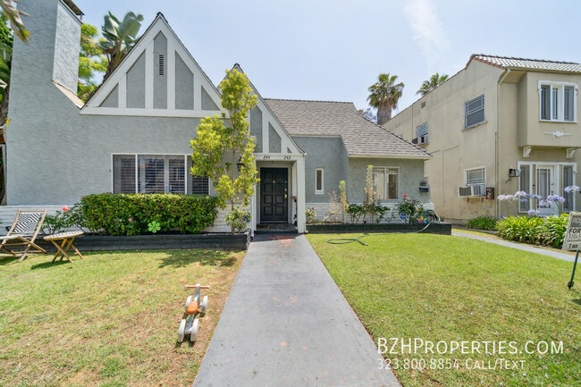 Primary Photo - 242 N La Peer Dr