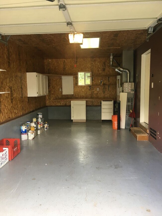 Building Photo - Cute 3 Bedroom House Near Lakeway