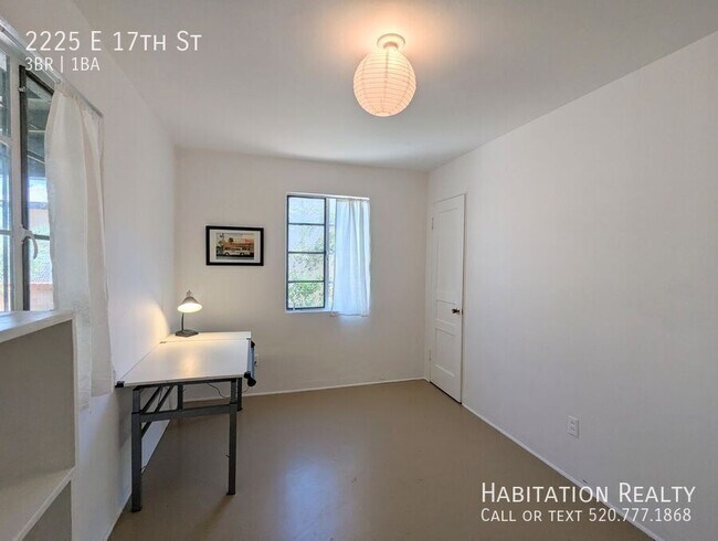 Building Photo - 2225 E 17th St