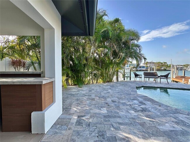 Building Photo - 320 Palm Island NE