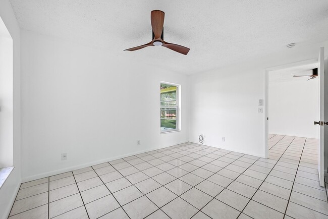 Building Photo - 631 Marlboro Oval