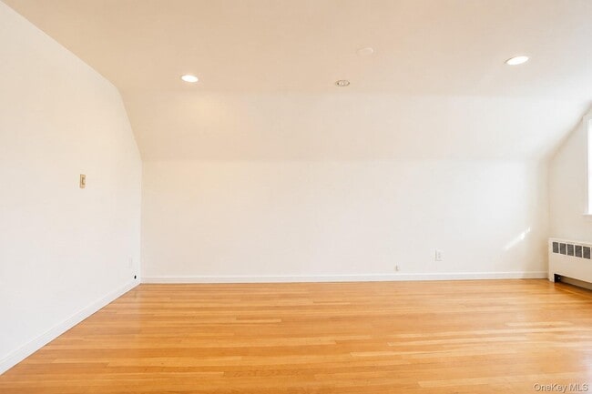 Building Photo - 545 E Park Ave