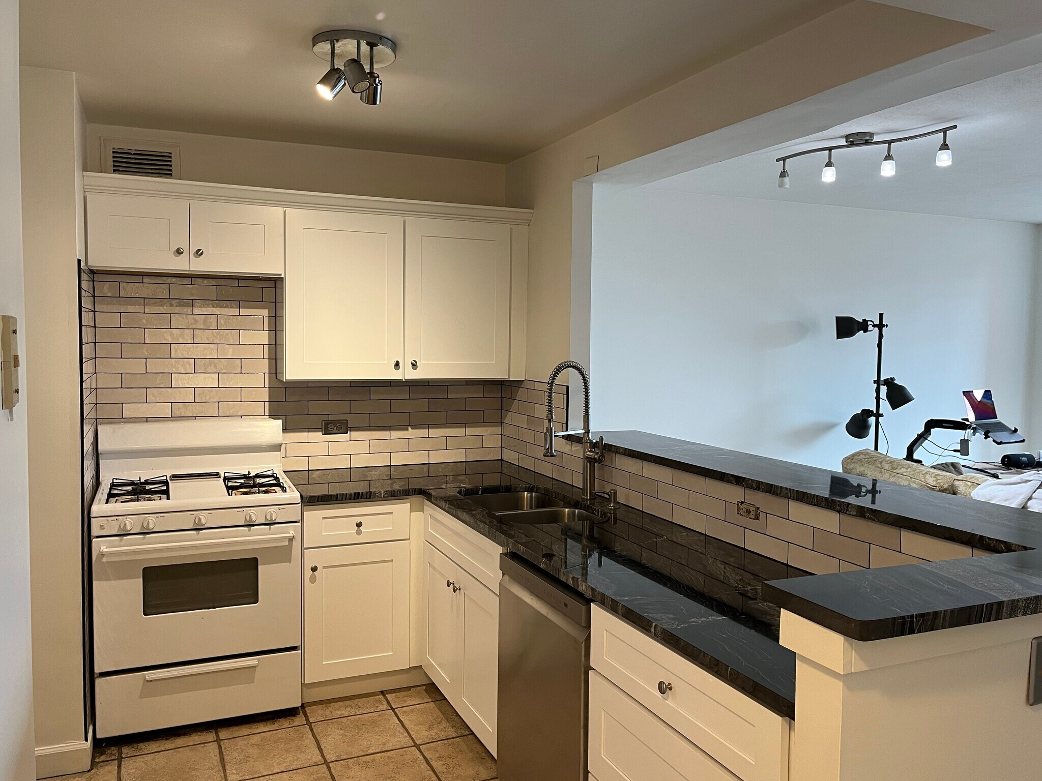 Building Photo - 620 Peachtree St NE