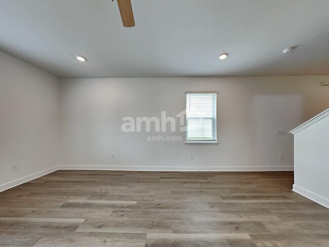 Building Photo - 5986 Pinewood Ests Dr