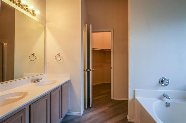 Building Photo - 2004 Lennox Ln