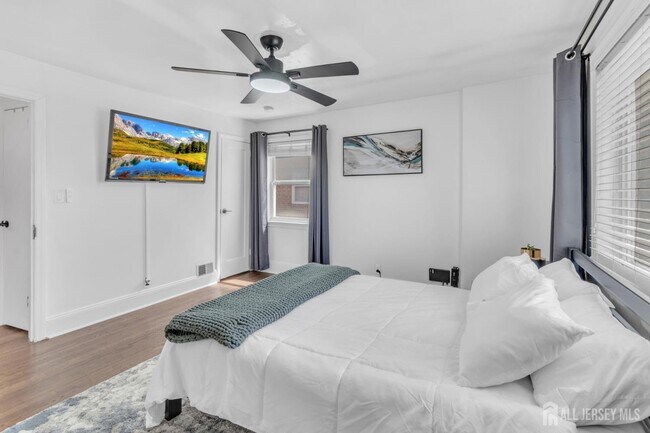 Building Photo - 1355 Hamilton St