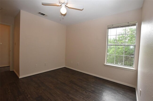 Building Photo - 921 Sagewood Trail