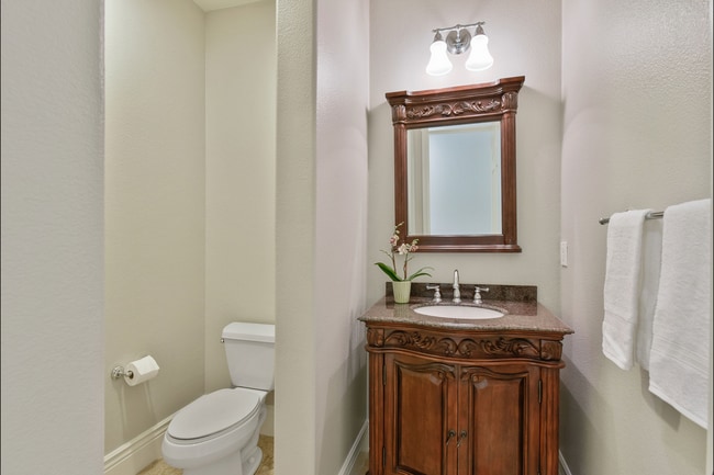 Building Photo - 4 Bed 5 Bath, Beautiful Home In Danville, With A Pool!