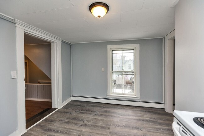 Building Photo - 27 School St