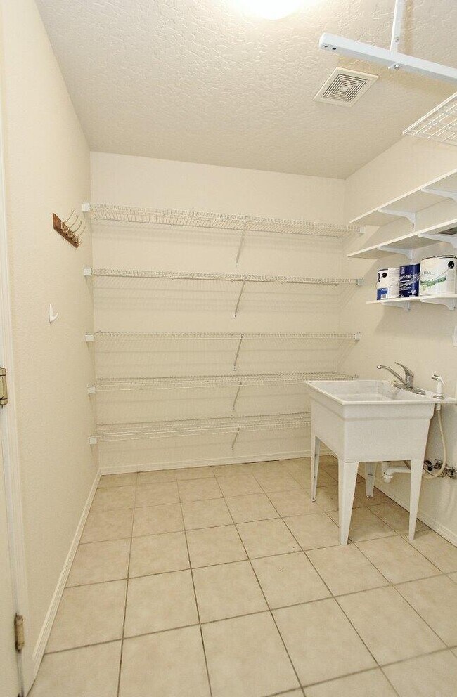 Building Photo - 1208 N Chesire Dr Kuna