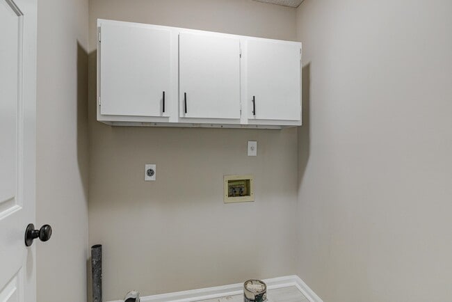 Building Photo - 1937 Ada Ln