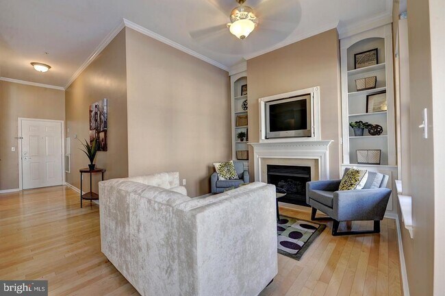 Building Photo - 4951 Brenman Park Dr