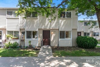 Building Photo - Remodeled 2 bedroom apartment