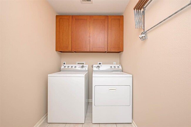 Building Photo - 26611 Glenrock Hills Dr