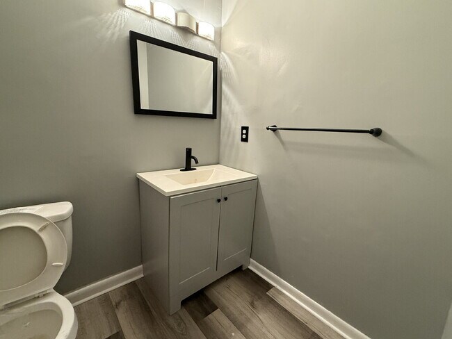 Building Photo - Your New Home Awaits: Charming 3-Bedroom Townhouse in Decatur!