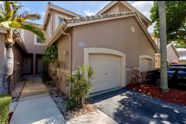 Building Photo - 1928 Madeira Dr