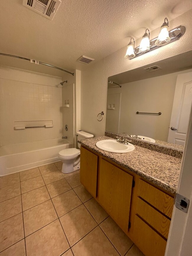 Building Photo - Gorgeous 2nd Floor Unit-Available SOON!