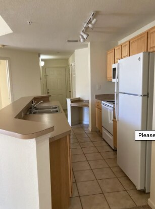 Building Photo - 415 S Villa San Marco Dr