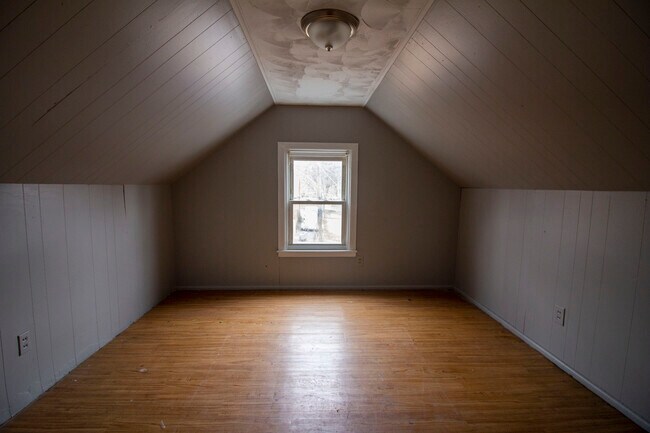 Building Photo - 6817 Raymond Ave