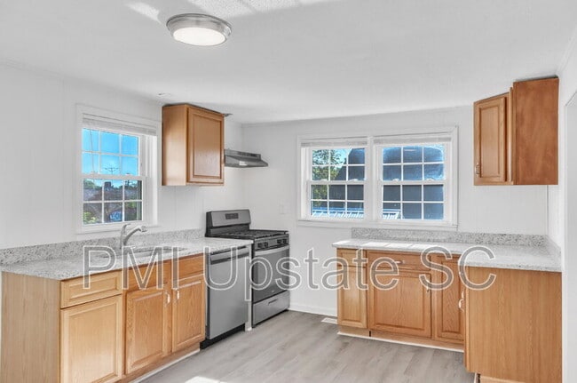 Building Photo - 109 S 7th St