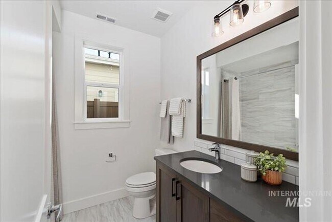 Building Photo - Newer 3-Bedroom in Star