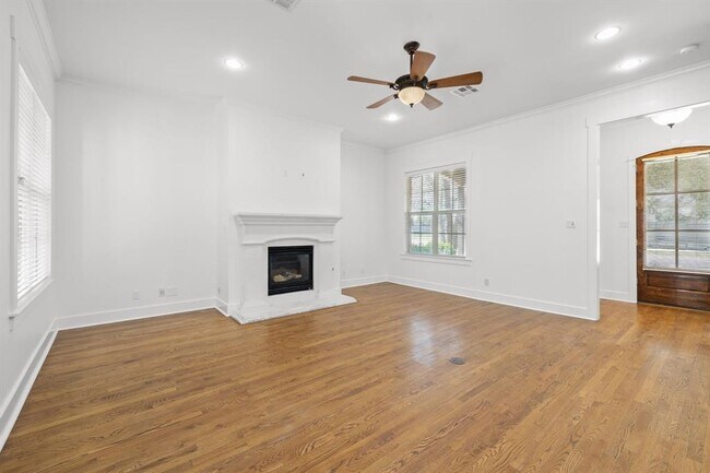 Building Photo - 1607 Chelsea Ln