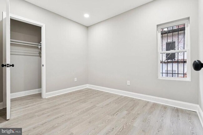 Building Photo - 916 N Arlington Ave