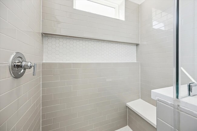 Building Photo - 1131 W 17th St