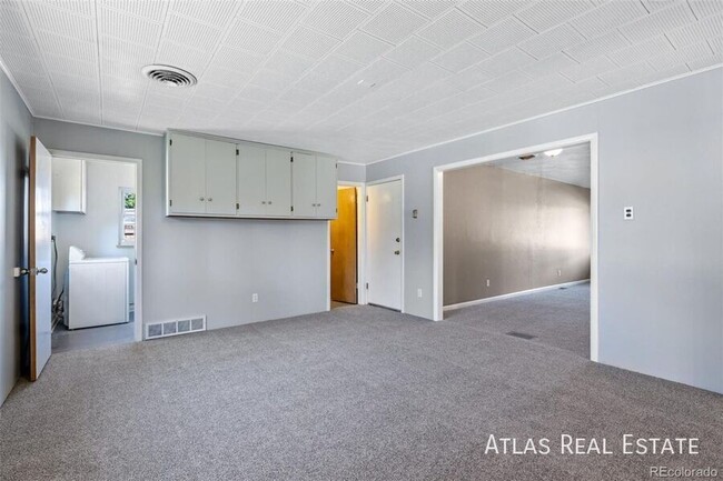 Building Photo - 3045 S Fairfax St