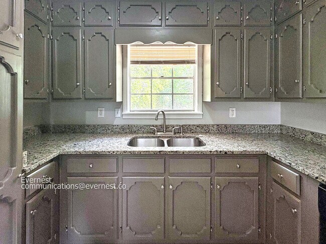 Building Photo - 976 Ridgewood Cir