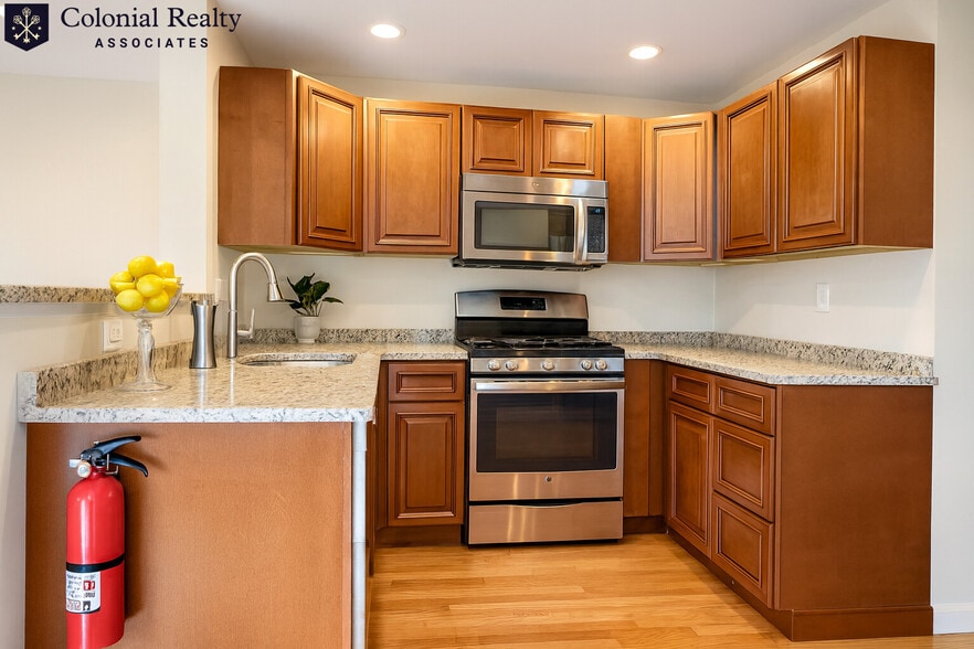 Building Photo - 64 Egmont St