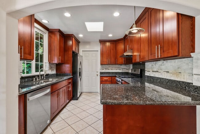 Building Photo - 135 Anza Way