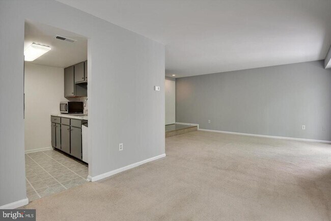 Building Photo - 678 Newbridge Ct